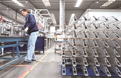 筑牢技術(shù)“護城河” 中國新能源汽車進階全球創(chuàng)新高地